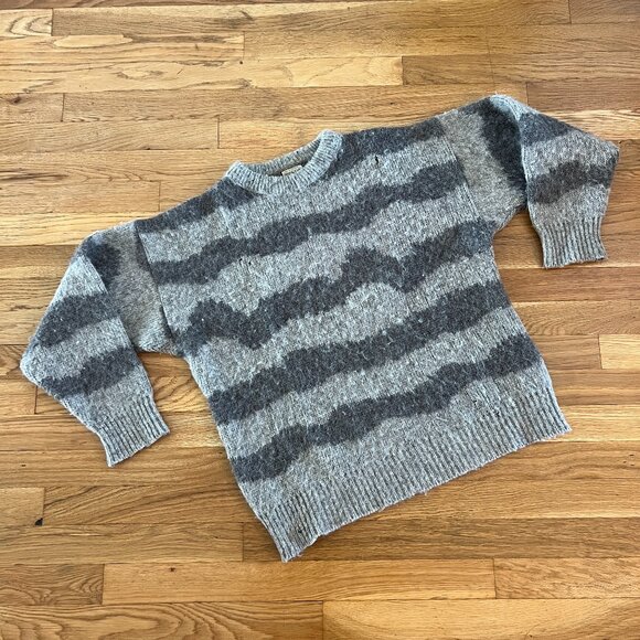 Vtg 100% Icelandic Wool Made in Iceland Sweater Grey Wave Stripe – Women’s Small - Picture 1 of 7